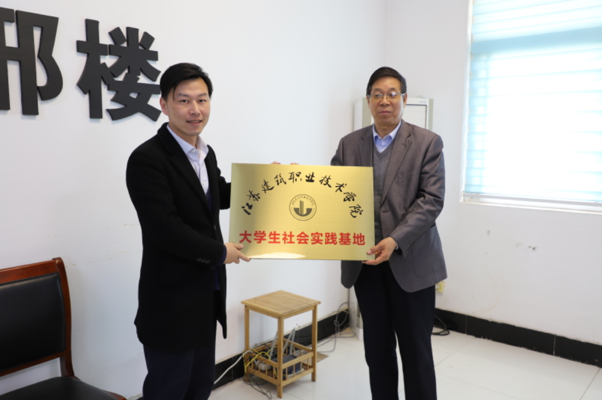 校外辅导“加油站”，高校社会实践基地实现“校地共建”