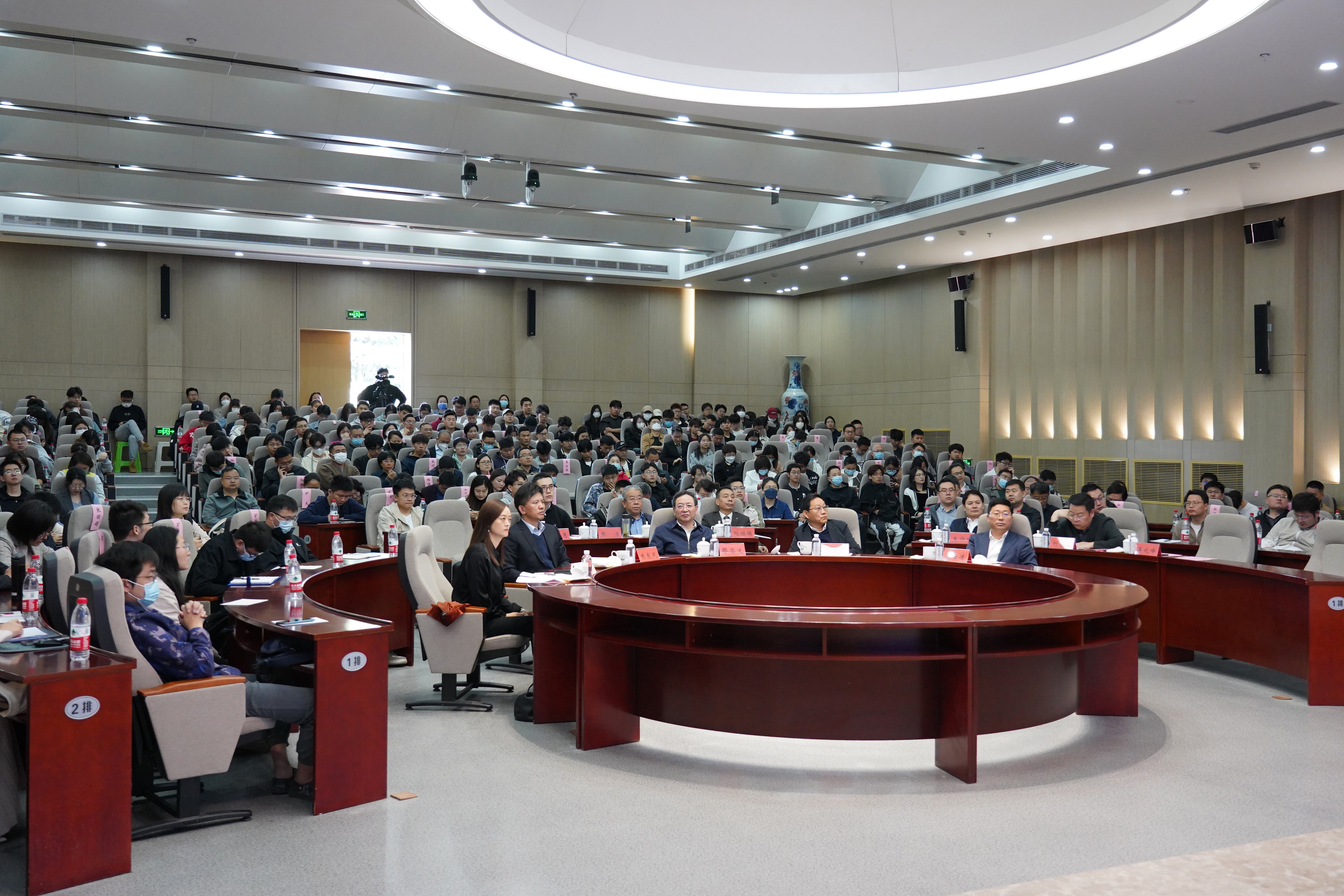绿色建筑与建筑文化高峰论坛在江苏建院举办，建筑业发展新机遇引热议